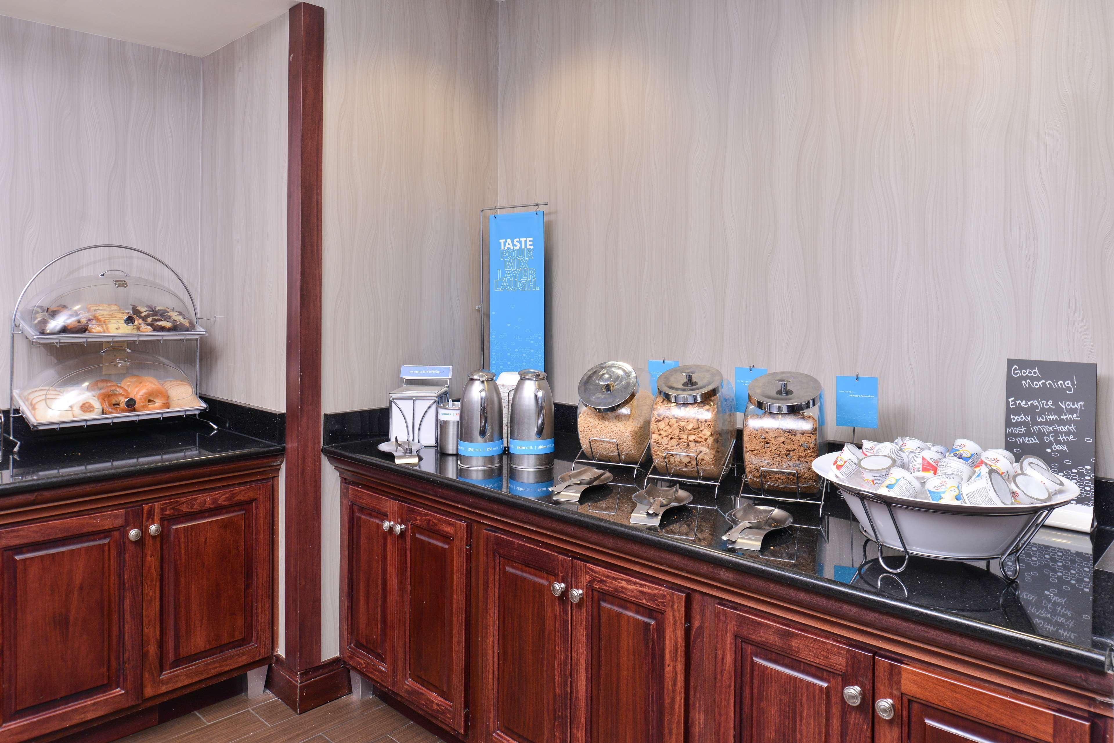 Hampton Inn & Suites Muncie Ngoại thất bức ảnh